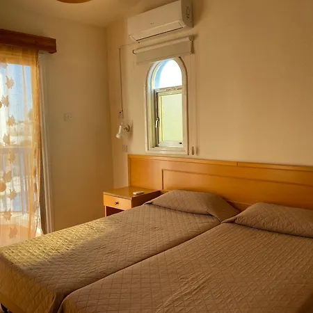 Alexia Aparthotel 2*